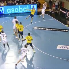 Hay que verlo más de una vez para comprender la dificultad: el gol de la jornada en la ASOBAL