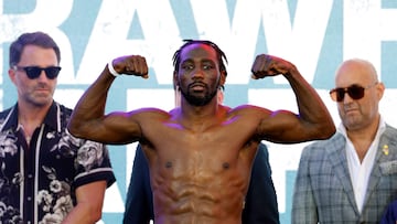LOS ANGELES, CALIFORNIA - AUGUST 2: Terence Crawford (L), a welterweight undisputed champion, poses on the scale after his official weigh-in at LA Live on August 2, 2024 in Los Angeles, California. Crawford and Madrimov will fight for the super-welterweight title on Saturday August 3, 2024 at BMO Stadium in Los Angeles, California. Kevork Djansezian/Getty Images/AFP (Photo by KEVORK DJANSEZIAN / GETTY IMAGES NORTH AMERICA / Getty Images via AFP)