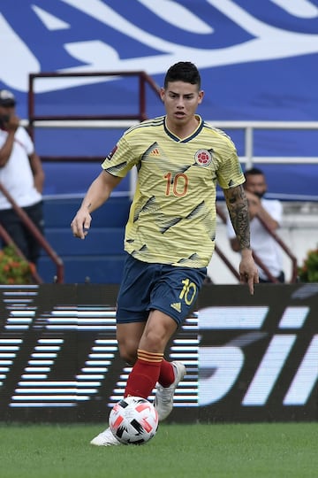 Colombia cayó goleado ante Uruguay en Barranquilla y tendrá que buscar puntos en su visita a Ecuador en Quito