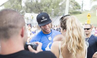 Wright, de perder la memoria a ser el mejor surfista del mundo