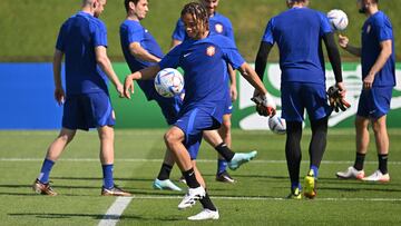 Xavi Simons, en un entrenamiento en Qatar.