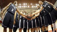 GRAFCAV8372. BILBAO, 23/09/2019.-La nueva plantilla del RETAbet Bilbao Basket, este lunes donde han compartido con los medios una jornada de trabajo, donde preparan el partido del pr&oacute;ximo mi&eacute;rcoles contra el Iberostar Tenerife, en la que ser&aacute; la vuelta del equipo bilbaino a la liga ACB . EFE/LUIS TEJIDO