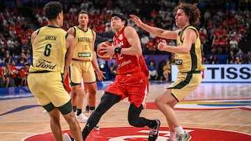 Japan's Yuta Watanabe drives to the basket during the FIBA Basketball World Cup group F match between Australia and Japan at Okinawa Arena in Okinawa on August 29, 2023. (Photo by Yuichi YAMAZAKI / AFP)