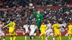 En un equipo muy ofensivo, el guardameta amarillo siempre hace paradas de mérito para conseguir que su equipo consiga puntuar. En esta ocasión, empate sin goles ante el Albacete.