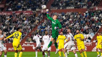 En un equipo muy ofensivo, el guardameta amarillo siempre hace paradas de mérito para conseguir que su equipo consiga puntuar. En esta ocasión, empate sin goles ante el Albacete.