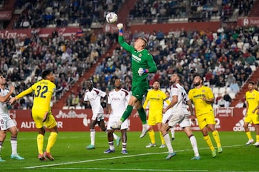 En un equipo muy ofensivo, el guardameta amarillo siempre hace paradas de mérito para conseguir que su equipo consiga puntuar. En esta ocasión, empate sin goles ante el Albacete.
