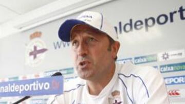 <b>RESIGNADO. </b>Lotina acepta que Munúa y Aouate tengan ficha, pero advierte de que no van a jugar.