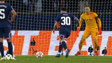 La cara de Ronaldinho en el palco al ver a Messi hacer esa locura con el PSG jugándosela