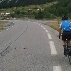 Tracks del 21, el reto ciclista en honor a Jarque, cruza el ecuador