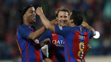 Ronaldinho, como en sus mejores días, le da la victoria al Barça