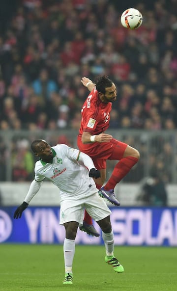 Medhi Benatia vies for the ball against Werder Bremen