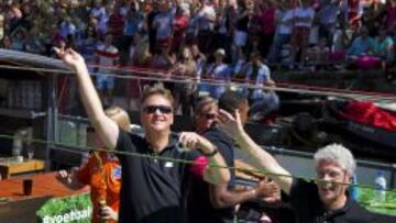 Van Gaal participa en el desfile gay anual de &Aacute;msterdam.