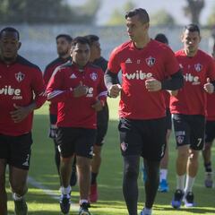 Atlas analiza opciones para tomar el banquillo