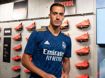 Lucas, con la nueva 'camiseta graffiti', la segunda equipación que ha lanzado Adidas para el Real Madrid 2021-22.