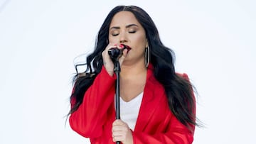 Demi Lovato cantando "Skyscraper" durante la marcha de apoyo al control de armas en Estados Unidos que tuvo lugar el 24 de mayo de 2018 en Washington. (AP Photo/Andrew Harnik, File)