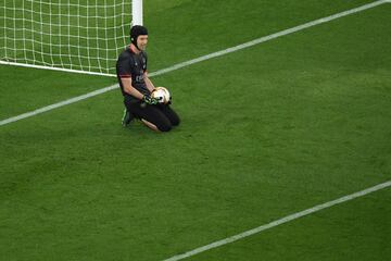 Chelsea se coronó campeón de la Europa League tras vencer a Arsenal 4-1. El portero de los 'Gunners' disputó su último partido como profesional. 