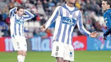 <b>LAMENTOS. </b>El Valladolid vio el domingo cómo ganaba 3-0 y el Tenerife logró empatar el partido.