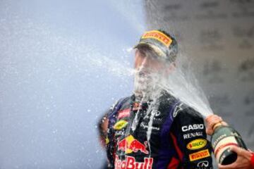 Mark Webber celebrando el segundo puesto en el Gran Premio de Brasil de Fórmula Uno, circuito de Interlagos