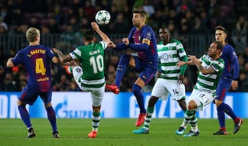 Alan Ruiz, Gerard Piqué e Ivan Rakitic.