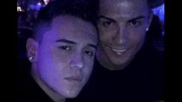 Kevin Rold&aacute;n posa con Cristiano Rionaldo.