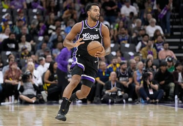 El gran fichaje del Real Madrid para la presente temporada. Trey se trata de un jugador experimentado, ya que ha competido durante 10 temporadas en la NBA, jugando 650 partidos. Tratará de ganar sus primeros títulos vistiendo la camiseta blanca, ya que a sus 29 años todavía mantiene su vitrina vacía. 