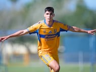 Leonardo Flores celebrates his goal of Tigres during the 17th round match between Tigres UANL and Atletico de San Luis as part of the Forces Basics U-21, Liga BBVA MX, Torneo Apertura 2025 at Zuazua, on November 08, 2025 in Monterrey, Nuevo Leon, Mexico