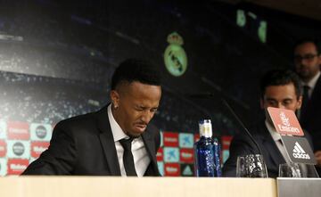 Durante la rueda de prensa el nuevo jugador del Real Madrid se sintió mareado y abandonó la sala de prensa 