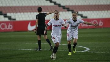 Nagore Calderón con el Sevilla.