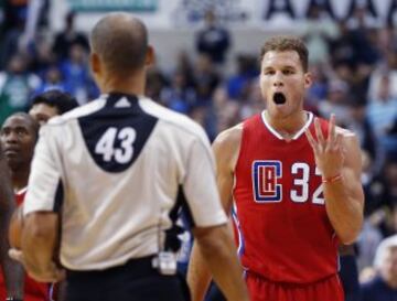 Blake Griffin y el árbitro Dan Crawford.