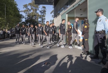 La plantilla de los Dragones Azules estuvo en el Hospital CUF de Oporto visitando a su portero Iker Casillas.