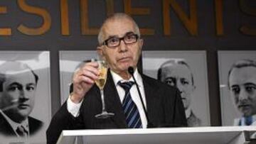 <b>BRINDIS. </b>Ramon Condal, en la sala President de Cornellà, donde pronto aparecerá su propio cuadro.