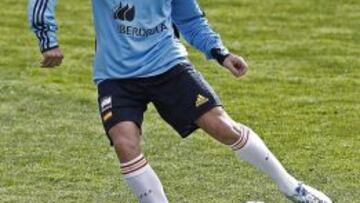 El centrocampista del Barcelona FC y de la selección española Xavi Hernández, durante el entrenamiento que las selección española de fútbol realizó hoy en la Ciudad del Fútbol de Las Rozas.