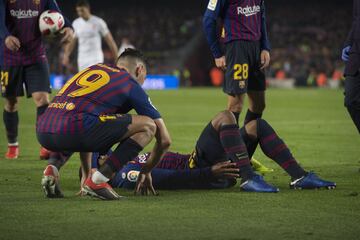 Malcom fue sustituido tras lesionarse en el tobillo derecho.