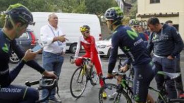 Javier Mínguez con su equipo