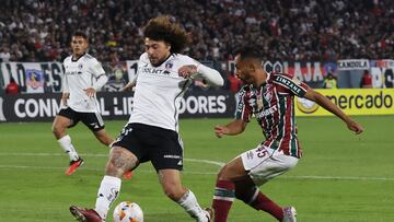 Futbol, Colo Colo vs Fluminense.
Fase de grupos, Copa Libertadores 2024.
El jugador de Colo Colo Maximiliano Falcon, izquierda, disputa el balon contra Vinicius Moreira de Lima de Fluminense durante el partido de copa libertadores por el grupo A disputado en el estadio Monumental en Santiago, Chile.
09/04/2024
Dragomir Yankovic/Photosport
Football, Colo Colo vs Fluminense.
Group stage, Copa Libertadores 2024.
Colo Colo's player Maximiliano Falcon, left, vies the ball against Vinicius Moreira de Lima of Fluminense during the copa libertadores match for group A at the Monumental stadium in Santiago, Chile.
09/04/2024
Dragomir Yankovic/Photosport