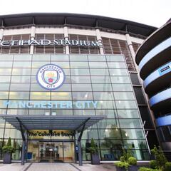 Manchester City luce colores de Cataluña en honor a las víctimas