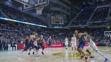 Campazzo lanza a fallar el segundo tiro libre tras anotar el de la victoria para que los 2,9 segundos que quedaban en el marcador pasaran r&aacute;pido y el Baskonia no tuviera opci&oacute;n.