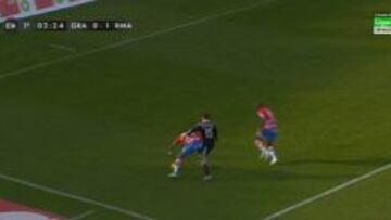 El Granada pidió falta en el 0-1 y el Madrid, mano de Murillo