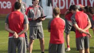 Emery se lleva a los 22 que tiene disponibles a Alemania