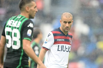 En el Bolonia recaló tras su paso por el Genoa e Inter de Milán. Lleva dos temporadas en el club italiano donde ha jugado 33 partidos y anotado 5 goles. 