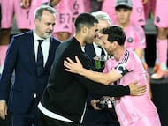 Spanish tennis player Carlos Alcaraz (2nd L) greets Inter Miami's Argentine forward #10 Lionel Messi (R) celebrates his team's victory in the Major League Soccer (MLS) Eastern Conference final football match between Inter Miami and New York City FC at Chase Stadium in Fort Lauderdale, Florida on November 29, 2025. Lionel Messi and Inter Miami reached the MLS Cup final for the first time on November 29, 2025 after a 5-1 thrashing of New York City FC in the Eastern Conference playoffs. (Photo by CHANDAN KHANNA / AFP)