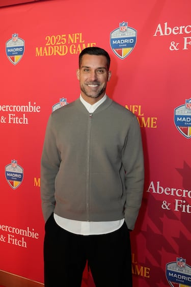 Miguel Ángel Moyá posa en la alfombra roja previa al partido.