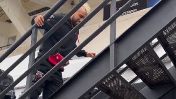 Vidal llega a ver a Colo Colo al Monumental y sorprende a todos con esta escena: ¡y eso que está lesionado!