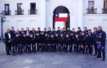 El Presidente de la República, recibe a la Selección Masculina Sub 17 de Fútbol, que clasificó al próximo Mundial de Brasil.