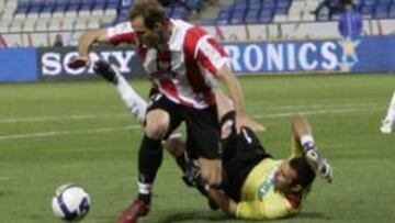<b>DESIERTO EN HUELVA. </b>Al fondo, el aspecto de las gradas del Colombino mientras Llorente, con el 2-1, le daba la eliminatoria al Athletic.