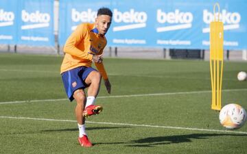 Aubameyang, durante un entrenamiento del Barcelona.