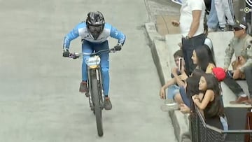 Sebastian Holguin en el descenso urbano de Manizales 2024