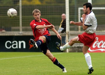 Canterano del Club Atlético Osasuna. Abandonó el clun en la campaña 2012/13 cuando se marchó al Málaga a cambio de 6 millones de euros. Posteriormente pasó por el Arsenal y la Real Sociedad.