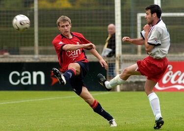 Canterano del Club Atlético Osasuna. Abandonó el clun en la campaña 2012/13 cuando se marchó al Málaga a cambio de 6 millones de euros. Posteriormente pasó por el Arsenal y la Real Sociedad.