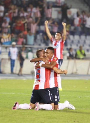 Junior consigue la ventaja del primer partido de la final de la Liga 2-1 ante Nacional.